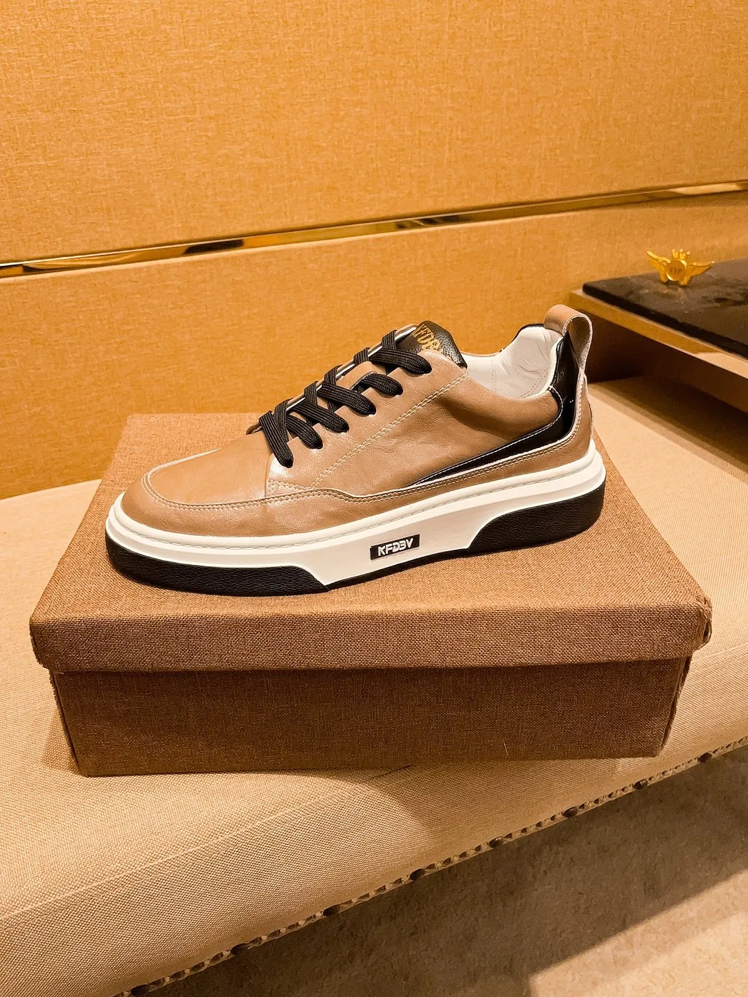 Men's shoes 💰 420💰【BV】🔥 High-end men's shoes brand official website 1:1 latest masterpiece: the upper is made of Italian imported first-layer cowhide with a comfortable and breathable lining➕original non-slip and wear-resistant outsole🔥, making walking more convenient and comfortable! An exclusive new model, a stunning work, a beautiful 1:1 replica [color] compared to the official quality! Create a fashionable personality to set off your uniqueness! A must-have for trendy men! Classic🔥Size: 38-44 Color: 🔥Multiple colors available🔥.